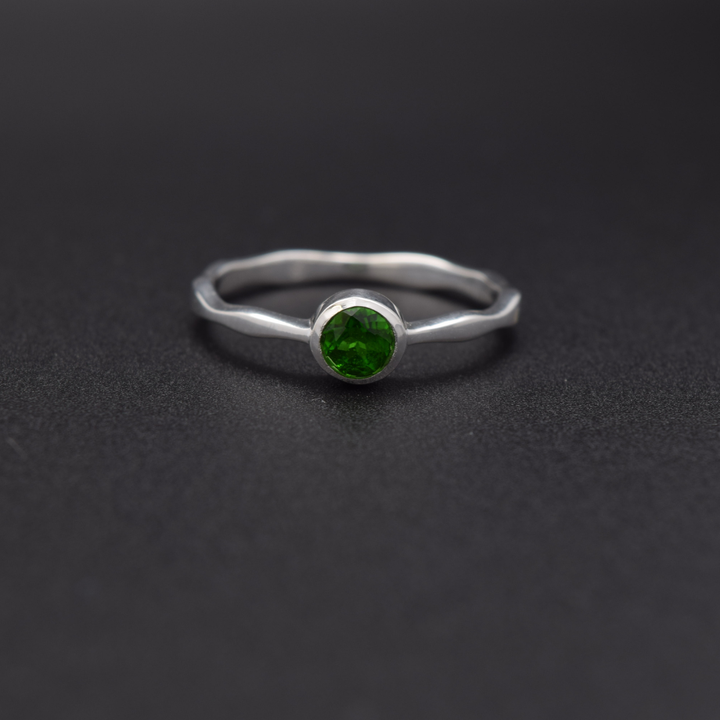 Silvaria Chrome Diopside Wavy Ring