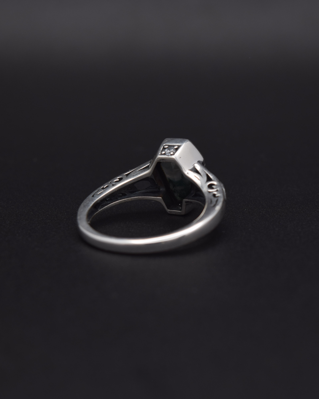 Silvaria Moss Agate Coffin Ring