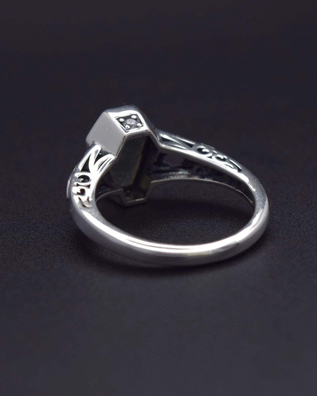 Silvaria Labradorite Coffin Ring