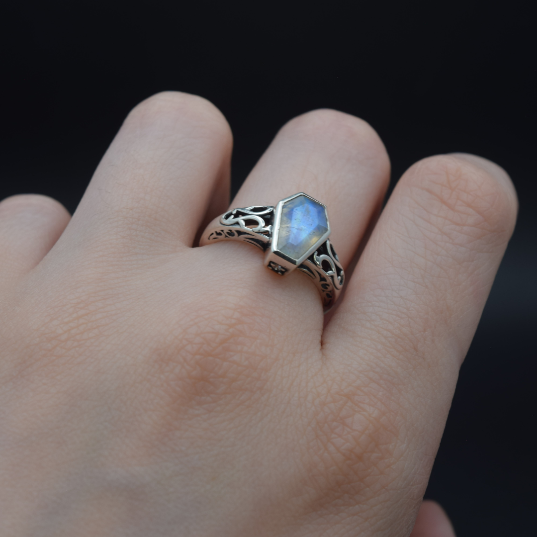Coffin-cut moonstone ring in fine silver