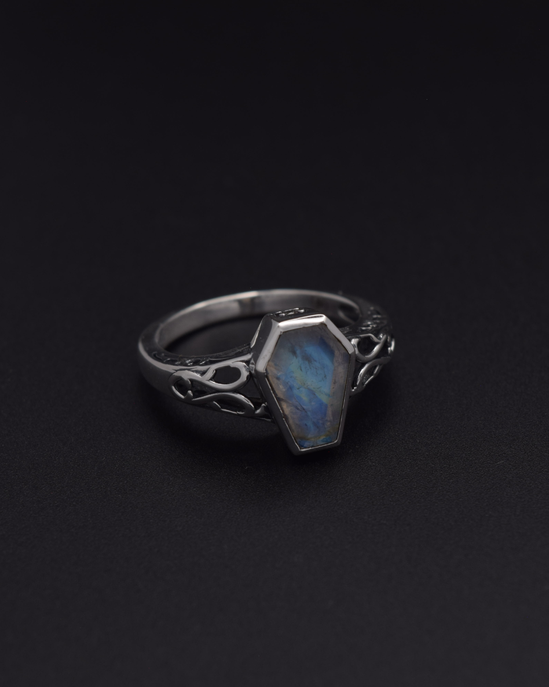 Coffin-cut moonstone ring in fine silver