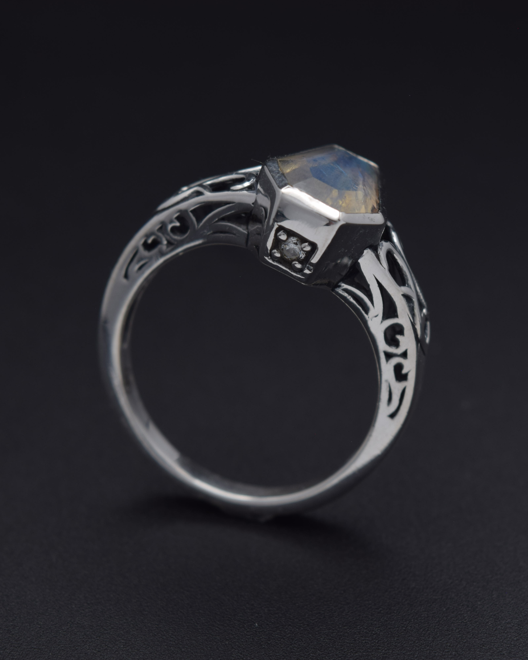 Coffin-cut moonstone ring in fine silver