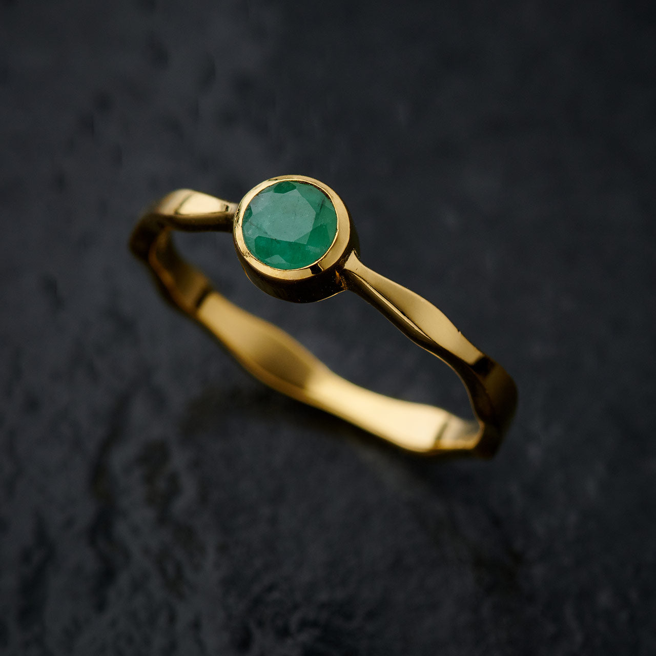 no.0485 エメラルドのリースとMottled ring no.0485 エメラルドのリースとMottled ring - メルカリ