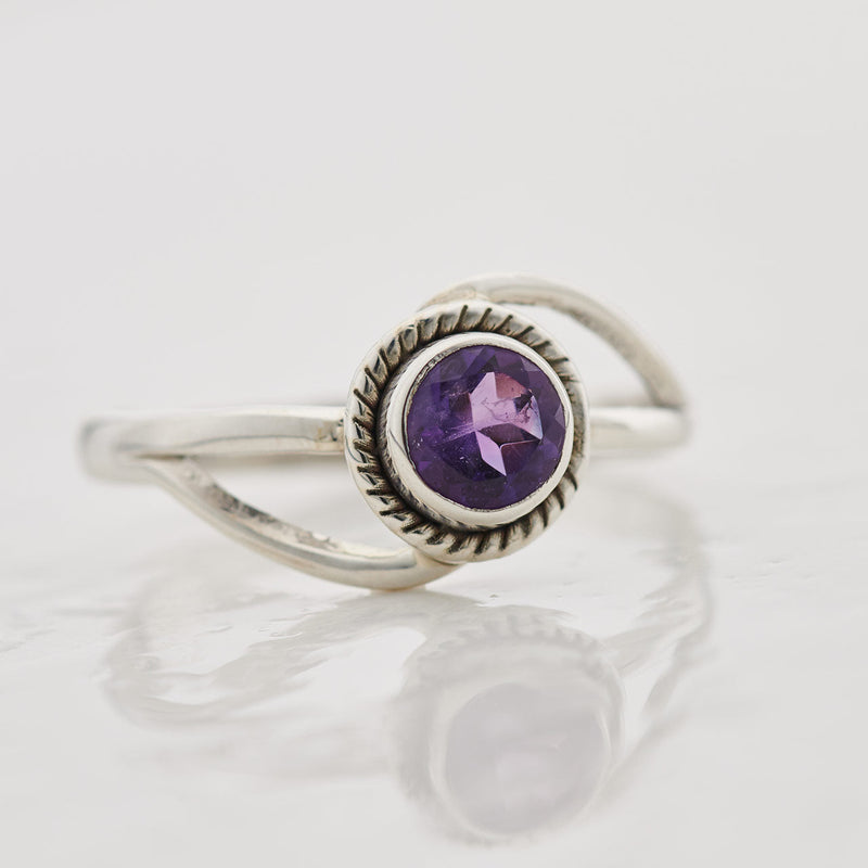 Round-cut amethyst ring in sterling silver