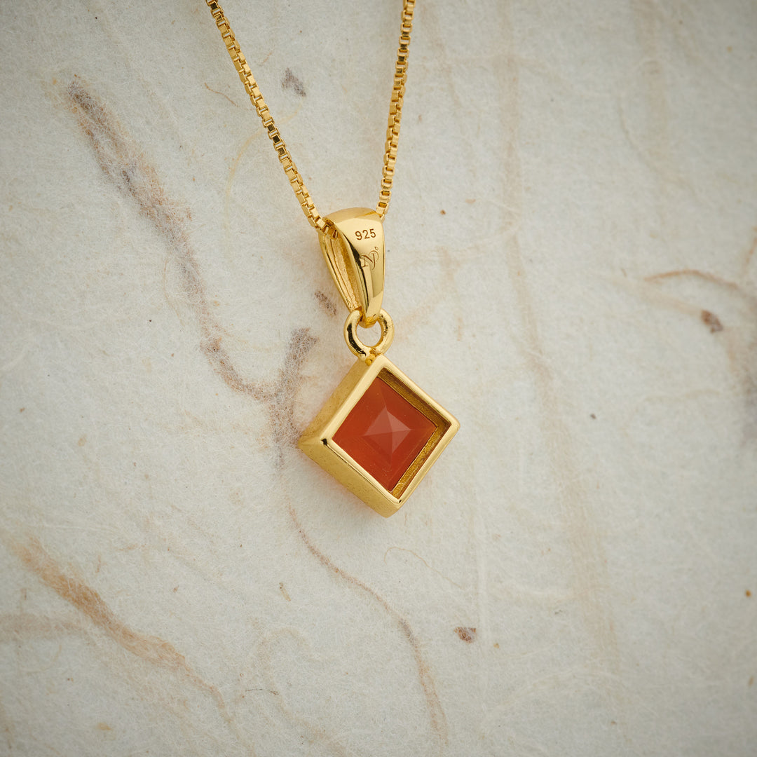 Carnelian Everyday Gold Pendant