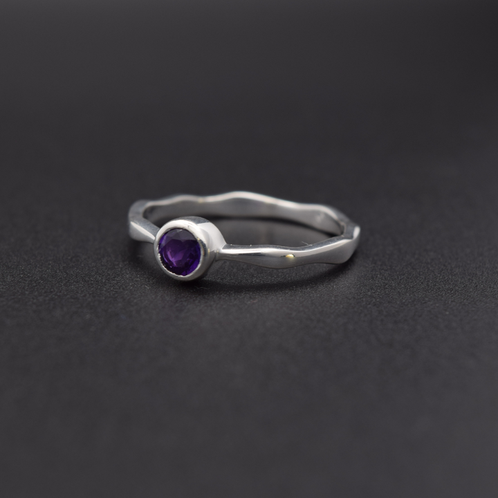 Silvaria Amethyst Wavy Ring