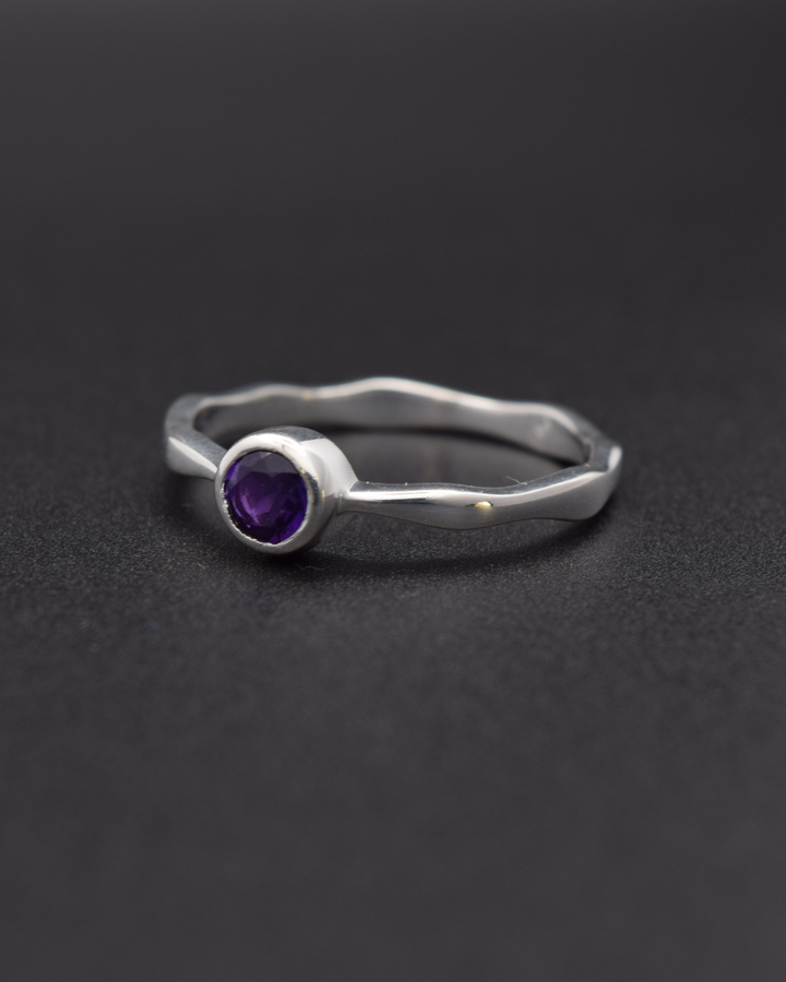 Silvaria Amethyst Wavy Ring
