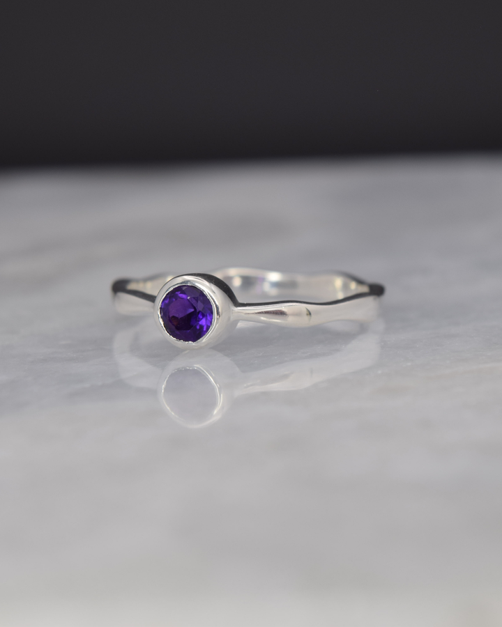 Silvaria Amethyst Wavy Ring