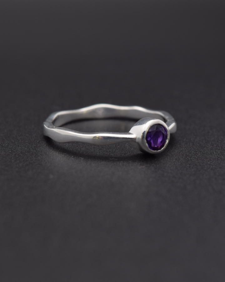 Silvaria Amethyst Wavy Ring