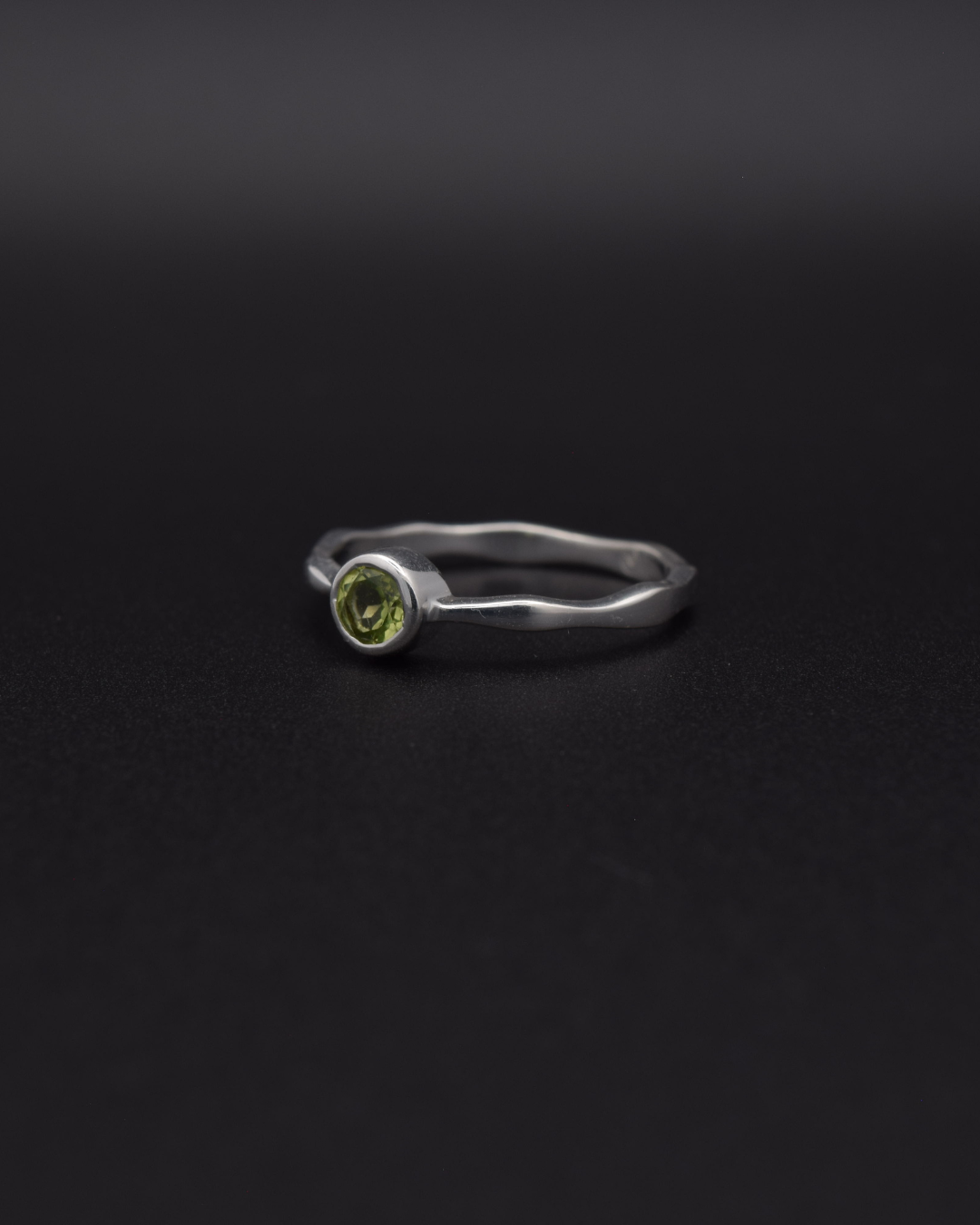 Silvaria Peridot Wavy Ring