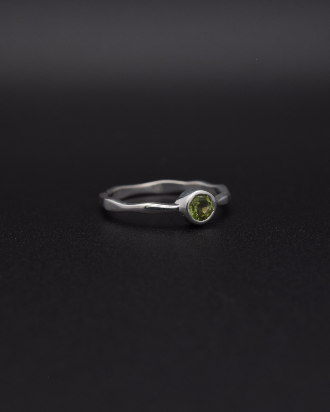 Silvaria Peridot Wavy Ring