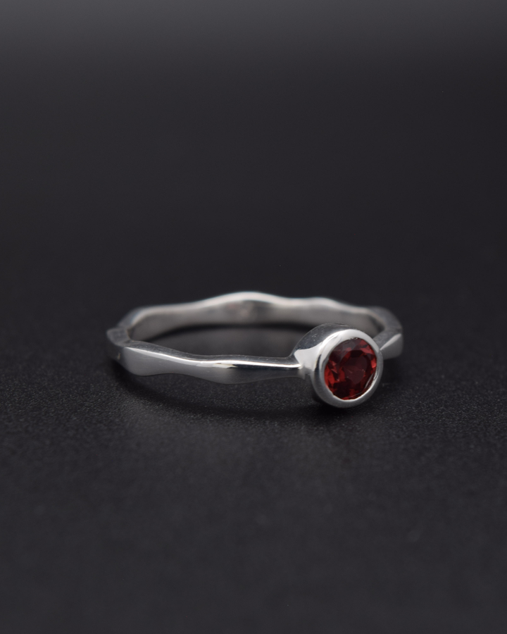 Silvaria Garnet Wavy Ring
