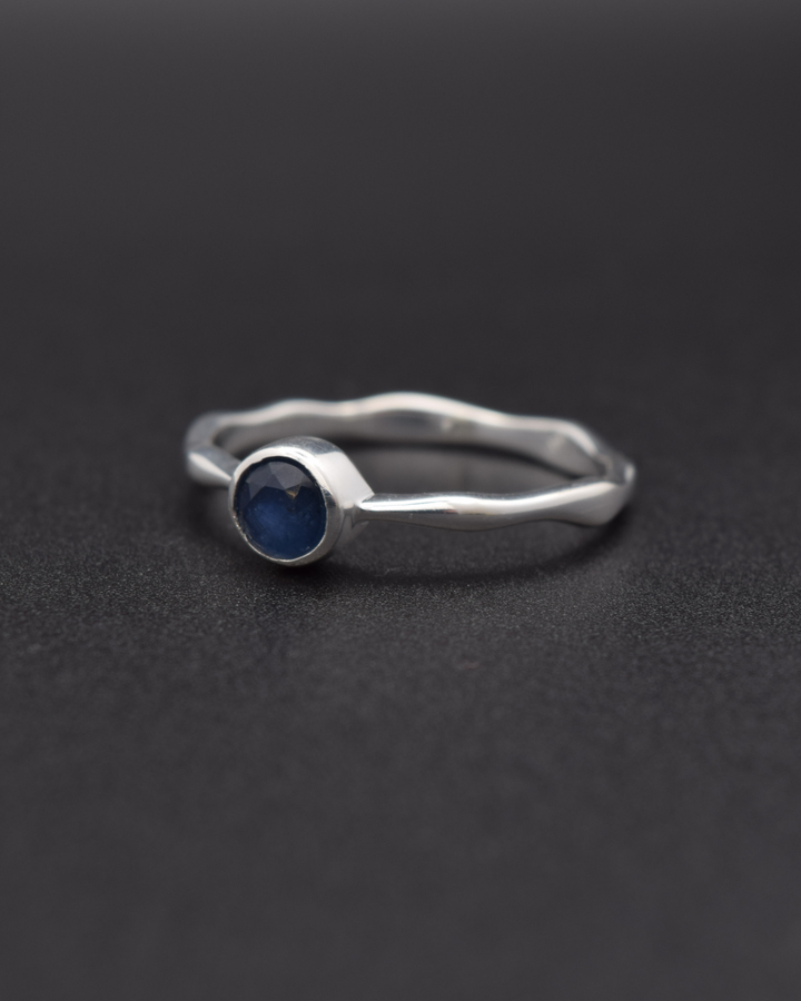 Silvaria Sapphire Wavy Ring