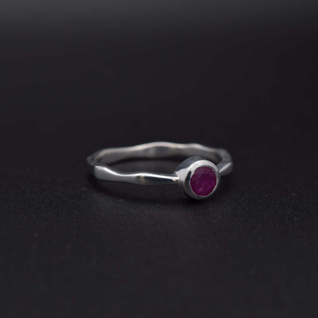 Silvaria Ruby Wavy Ring