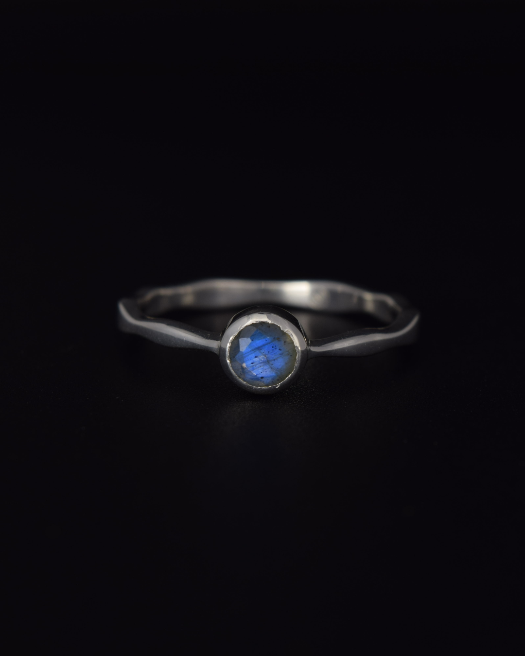 Silvaria Labradorite Wavy Ring