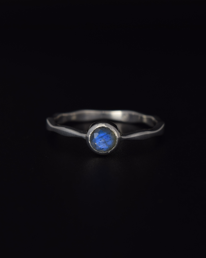 Silvaria Labradorite Wavy Ring
