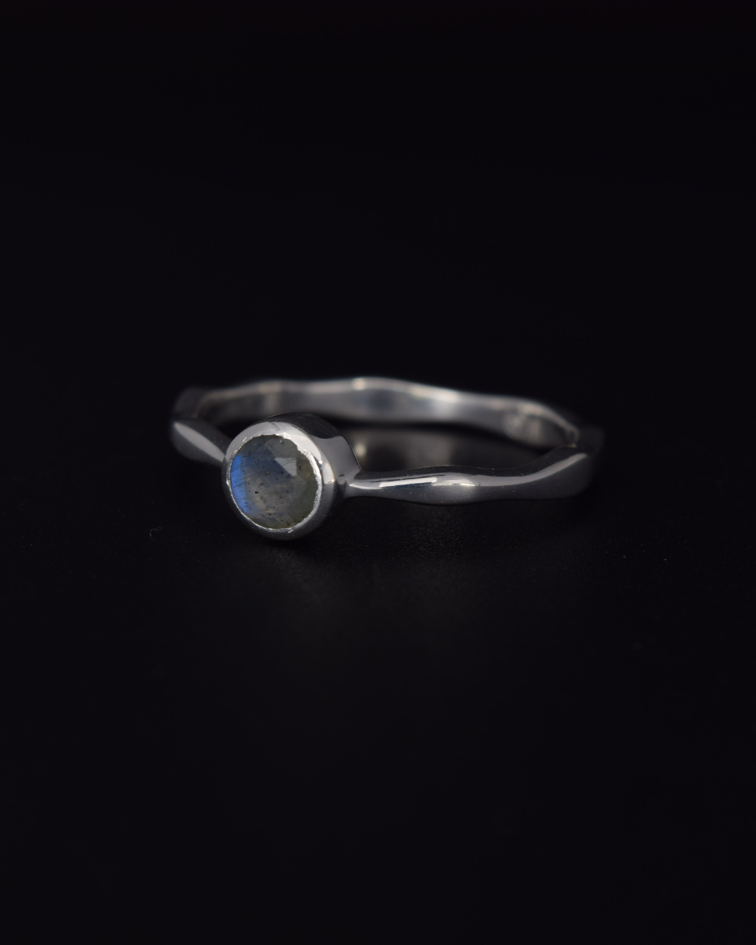 Silvaria Labradorite Wavy Ring