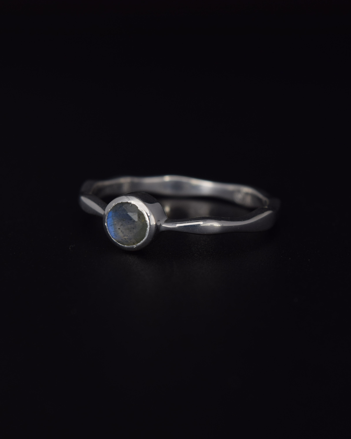 Silvaria Labradorite Wavy Ring