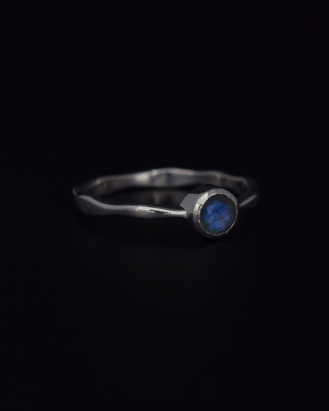 Silvaria Labradorite Wavy Ring