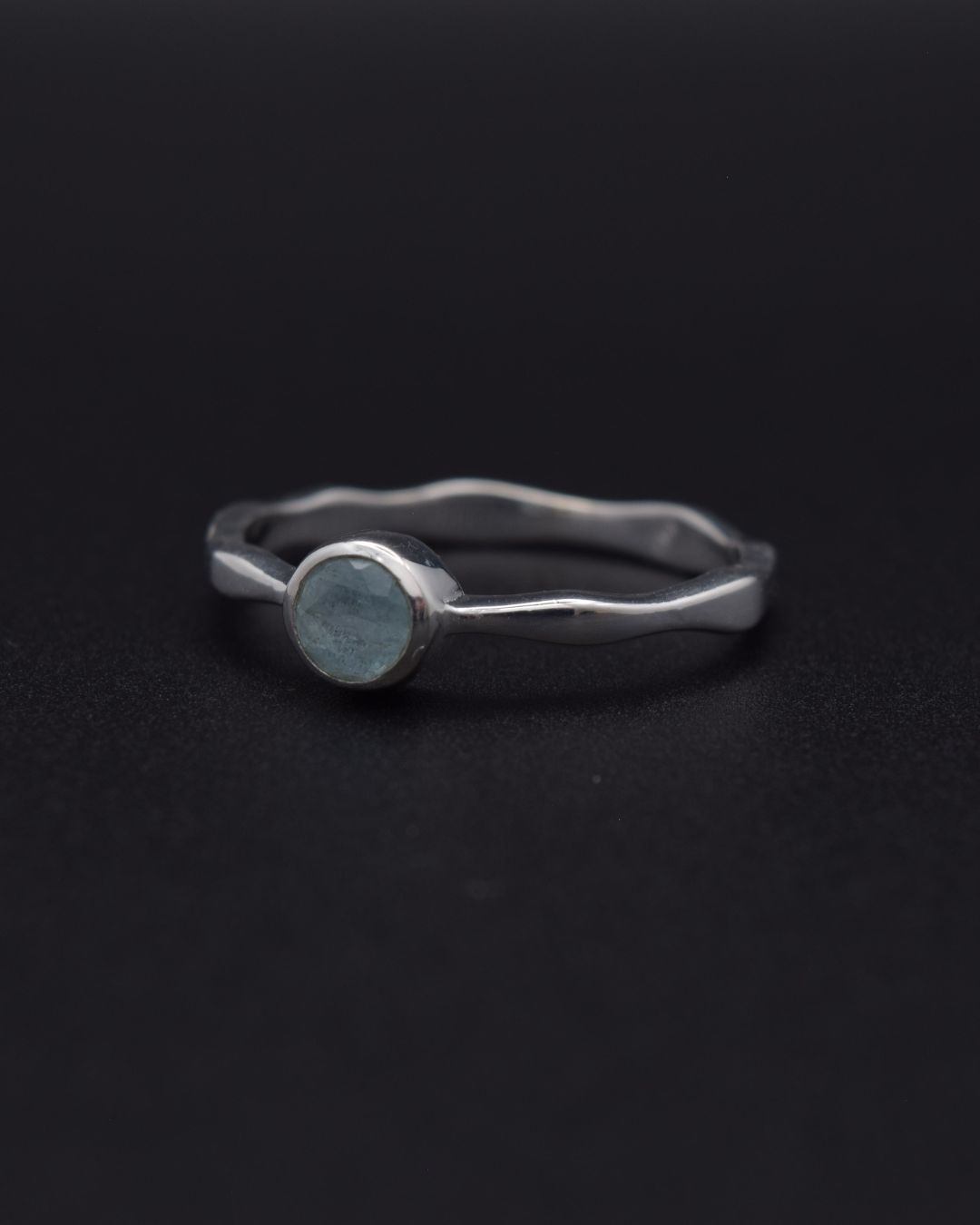 Silvaria Aquamarine Wavy Ring