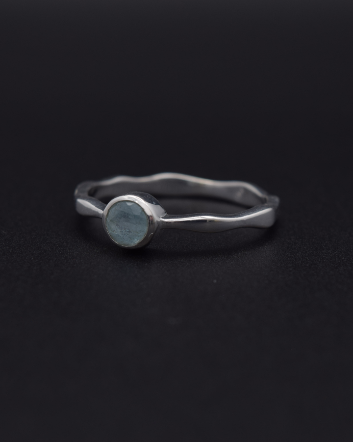 Silvaria Aquamarine Wavy Ring