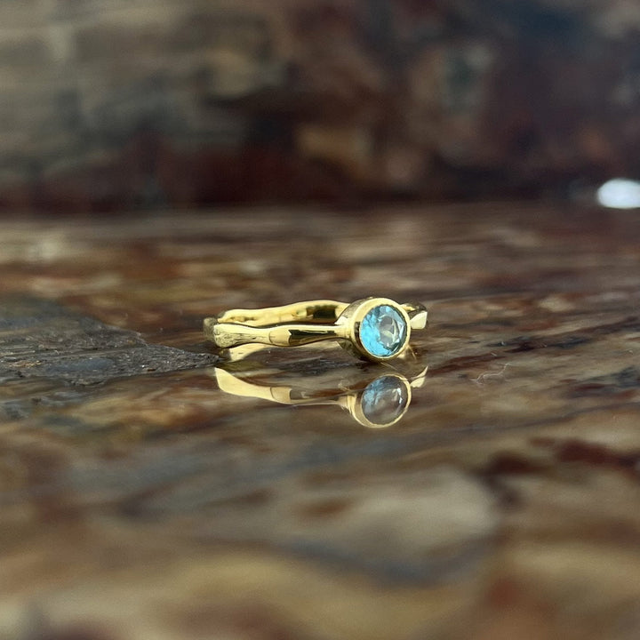 Neon Blue Apatite 18K Vermeil Gold Stackable Wavy Ring