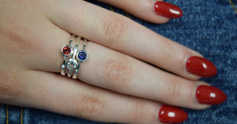 Round-cut blue sapphire ring in fine silver